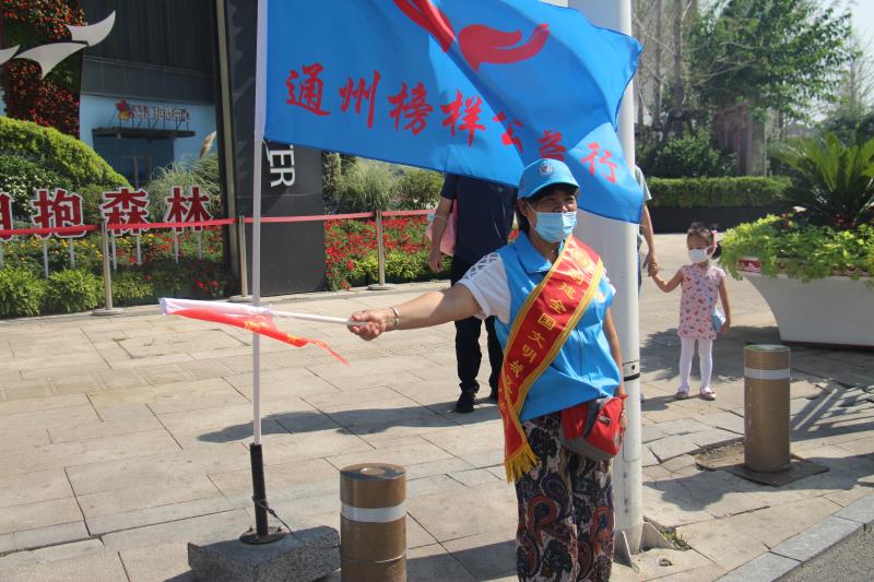 <strong>老胖逼老黑逼中国</strong>